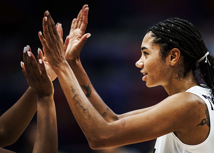 Jordan Thompson high fives a teammate