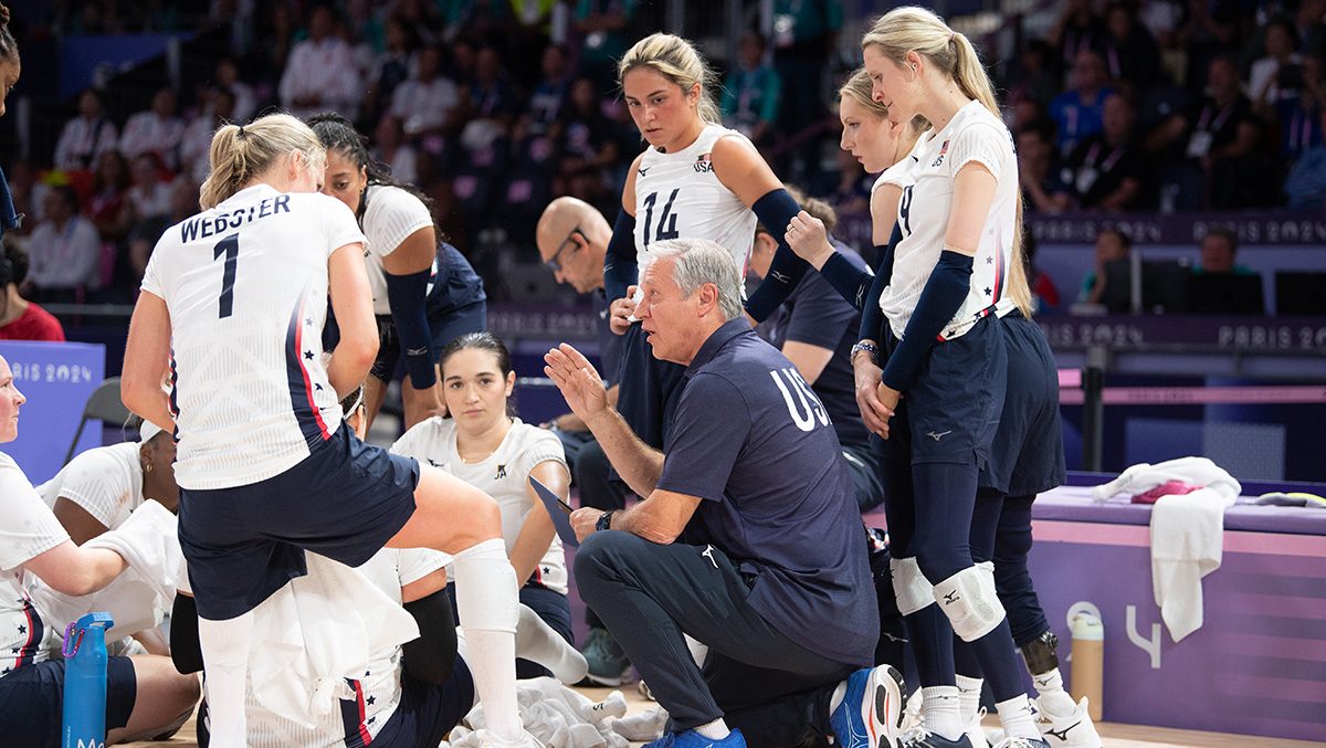 Bill Hamiter talks to his team at the 2024 Paralympics